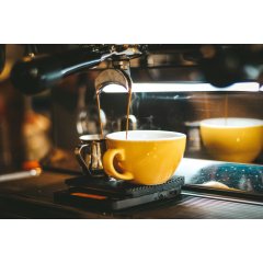 Jak wybrać idealny ekspres do kawy do lokalu gastronomicznego? Przegląd rodzajów i akcesoriów dla profesjonalistów