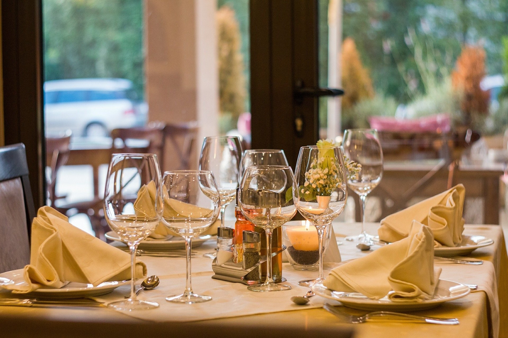 Jak dobrać zmywarkę gastronomiczną do cukierni? — LODO